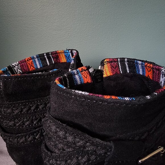 Minnetonka Women's Black Dixon Suede Ankle Booties, Size 6 - Picture 10 of 12